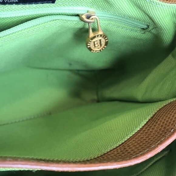 Eric Javits Squishee Black Woven Straw Light Beige Leather Trim Turnlock close - Picture 12 of 12